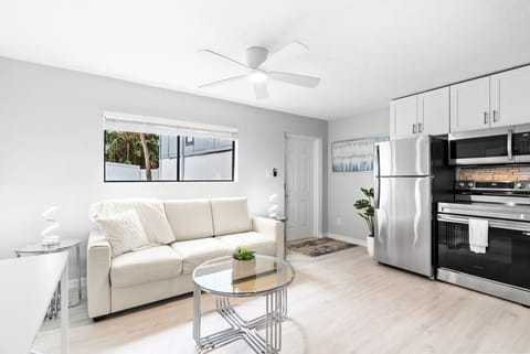 A/C, Ceiling fan, private entrance, & full kitchen