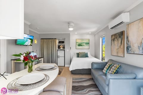 Breakfast bar with seating for two