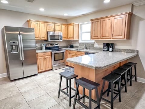 Kitchen can seat 6 at peninsula. Perfect for cooking and entertaining.