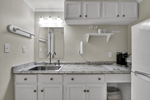 well-equipped kitchenette