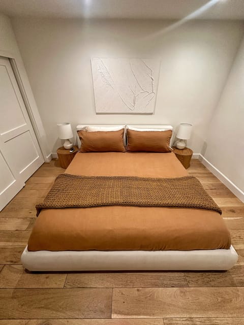 Our California King Tempurpedic mattress will ensure a high-quality sleep!