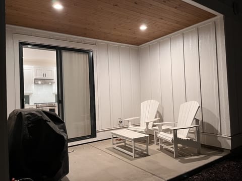 Covered back patio with natural gas grill.