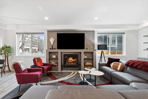 Living Room (Main Floor) 