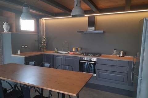 Ziarelli kitchen (1)