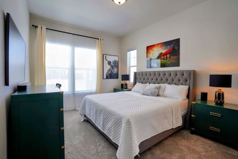 Guest Master Suite | Main Level | Sleeps 2 | King Bed | Ensuite Bathroom