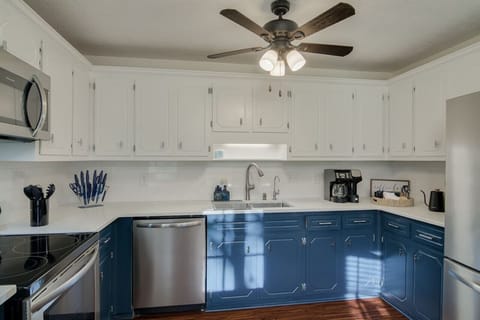 Fully equipped-kitchen is ready for you to show off your culinary skills!