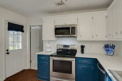 Fully equipped-kitchen is ready for you to show off your culinary skills!