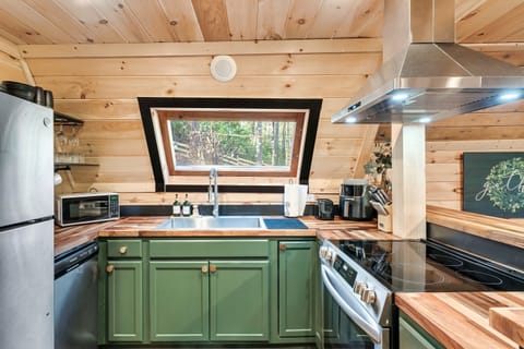 Fully Stocked Kitchen