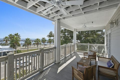 Step onto the private balcony of King Suite 302 and enjoy harbor views framed by palm trees—ideal for morning coffee or a golden hour glass of wine.