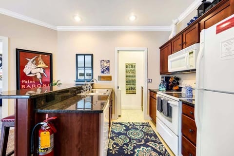 Enjoy an eat-in kitchen, perfectly situated to prepare all of your basic meals and snacks.