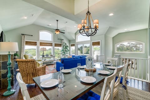 Top Level Dining Area