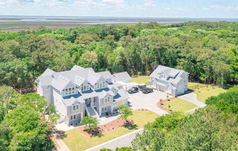 The Oaks on Hunt Club Luxury 12 Bedroom Vacation Rental in Corolla NC