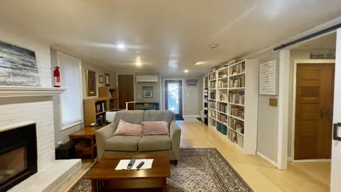 apartment entry /living area