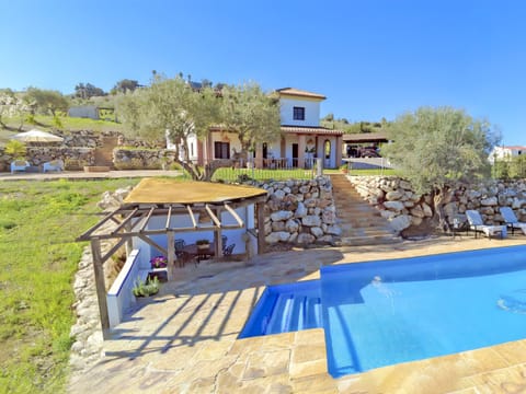 Country house with pool in Coín