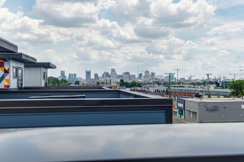 Rooftop Deck w/ Downtown Views & 6min to Broadway