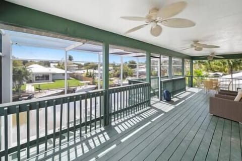 Eacbb8a9 5f97 4e1d 82fb cd0d9743e869