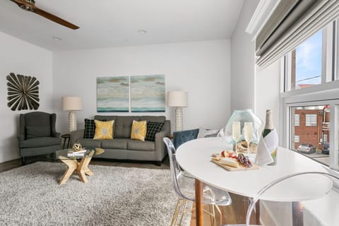 In the Heart of King Street | Hampton Suite