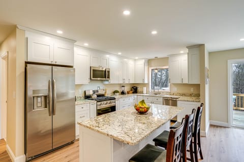 Kitchen Area | 1st Floor | Dining Table | Dishware/Flatware | Breakfast Bar