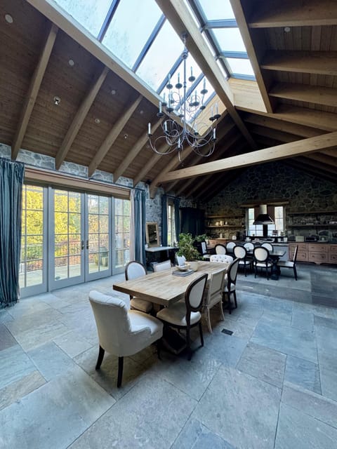 Entertainment/ TV/ Game - Family Area