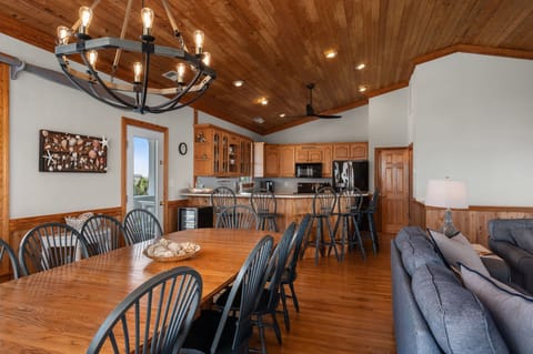 MS22: Sandpiper's Retreat | TL Dining Area- Seating for 10