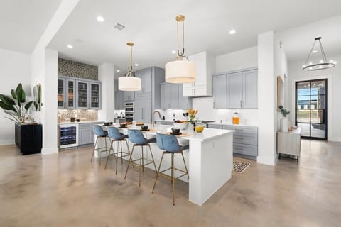 Modern Kitchen with Gas Stove Top and Duel Top and Bottom Ovens