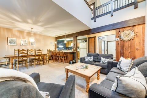 Living Room | Smart TV | Free WiFi | 1st Floor