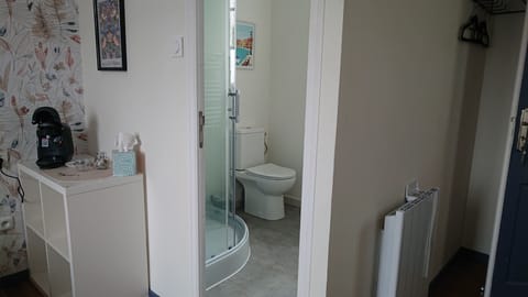 Bedroom 3 1er étage, salle de douche 