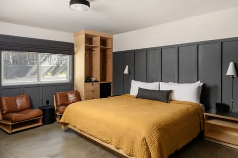 Unit with comfortable bed