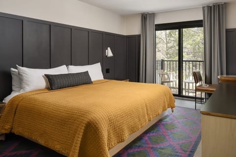 Unit with comfortable bed