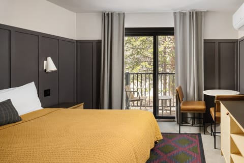 Unit with comfortable bed