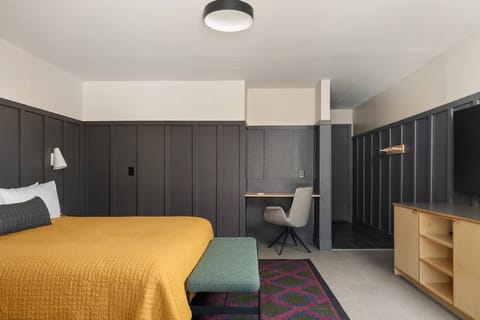 Unit with comfortable bed