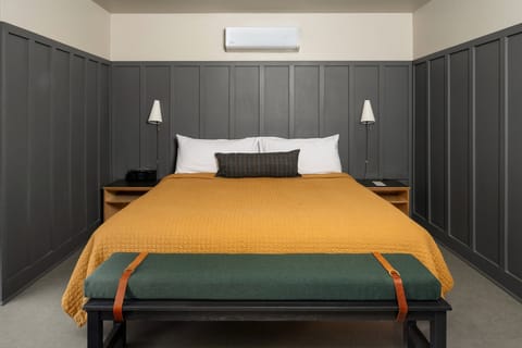 Unit with comfortable bed