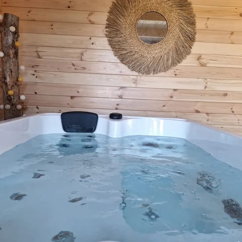 Indoor spa tub