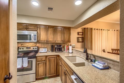 Fully Equipped kitchen with all your cooking essentials!