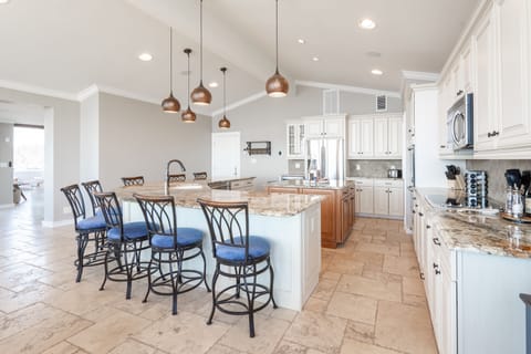 Large kitchen, room for everyone. 