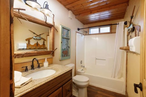Upstairs full bathroom