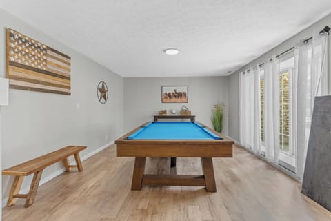 Game Room w/ Pool Table & Ping Pong