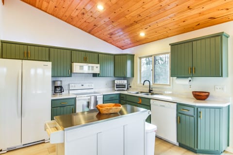 Kitchen | Main Level | Drip Coffee Maker | Dishwasher | Cooking Basics