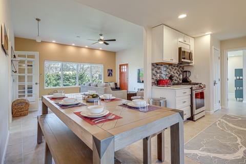 Dining Room | Dishware/Flatware Provided