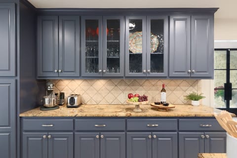 Kitchen | Expansive counter space