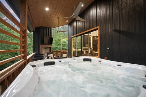 Relax to the sounds of nature all around you while you take a dip in the 6-person hot tub, or enjoy a movie or game on the 50-inch outdoor smart TV