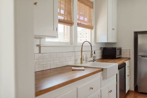 Urban Thread Retreat (1069)