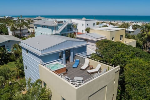 Whether it`s a daytime dip or a starlit soak, our rooftop jacuzzi offers the perfect escape