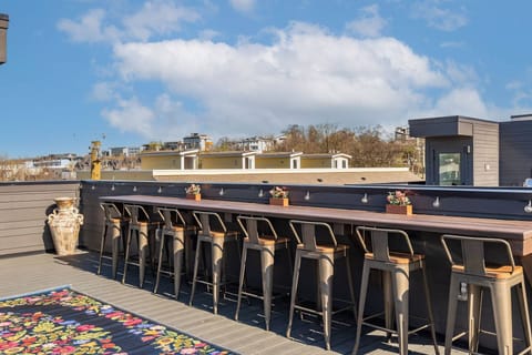 1412 - Plenty of Rooftop Seating for the Whole Group!