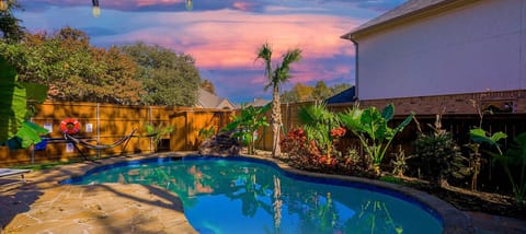 Private Pool to Swim under the Sun 