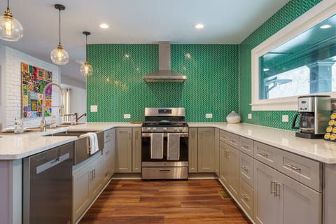 Stainless appliances and gas stove