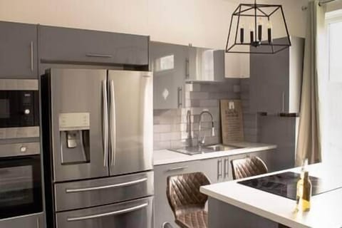 76ff0e5a 6e84 4000 bc53 f7fa4ae78815