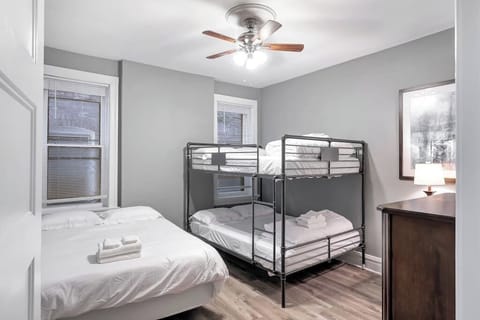 Bedroom 1 - 3 queens