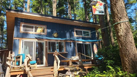 Large front deck with comfy chairs for peaceful mornings or evenings