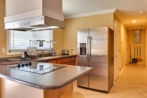 Kitchenette | Cooking Basics | Drip & Pod Coffee Makers | Toaster | Microwave